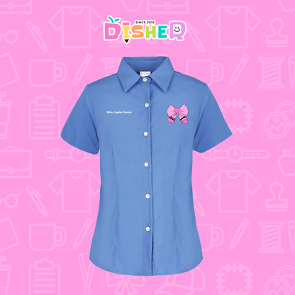 CBGC-D-009: Camisa Bordada Gabardina Manga Corta Dama  I Moño rosa crayón